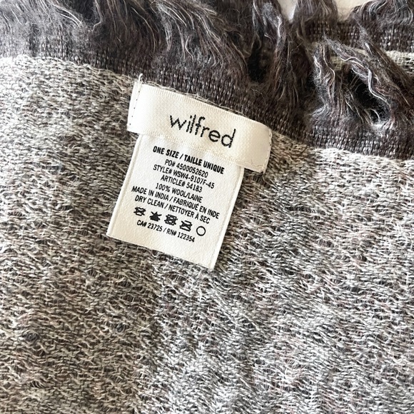 Aritzia - Wilfred - 100% Wool Blanket Scarf. - Picture 3 of 5